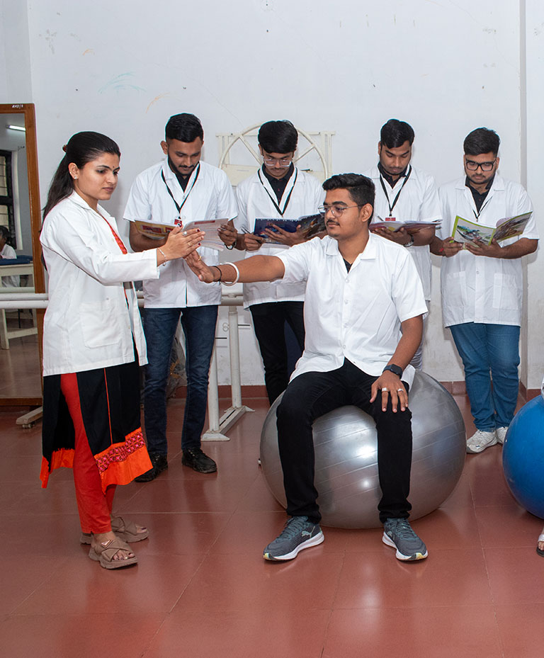 RK_University_Best_College_In_Rajkot_Gujarat_India.jpg